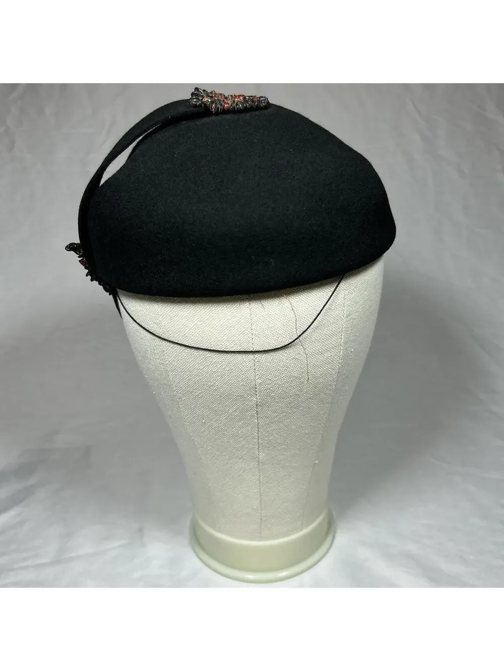 Vintage 1953–1957 Merrimac “New York Creations” Pillbox Hat.